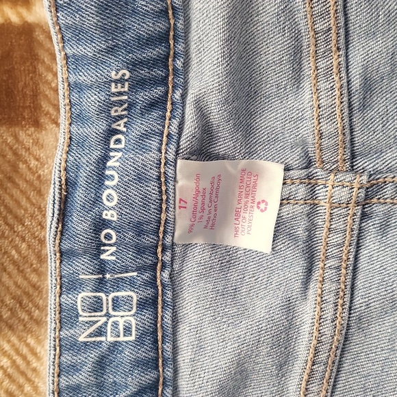 No Boundaries Cut off Jean Shorts 17 Stretchy Distressed - Picture 5 of 5